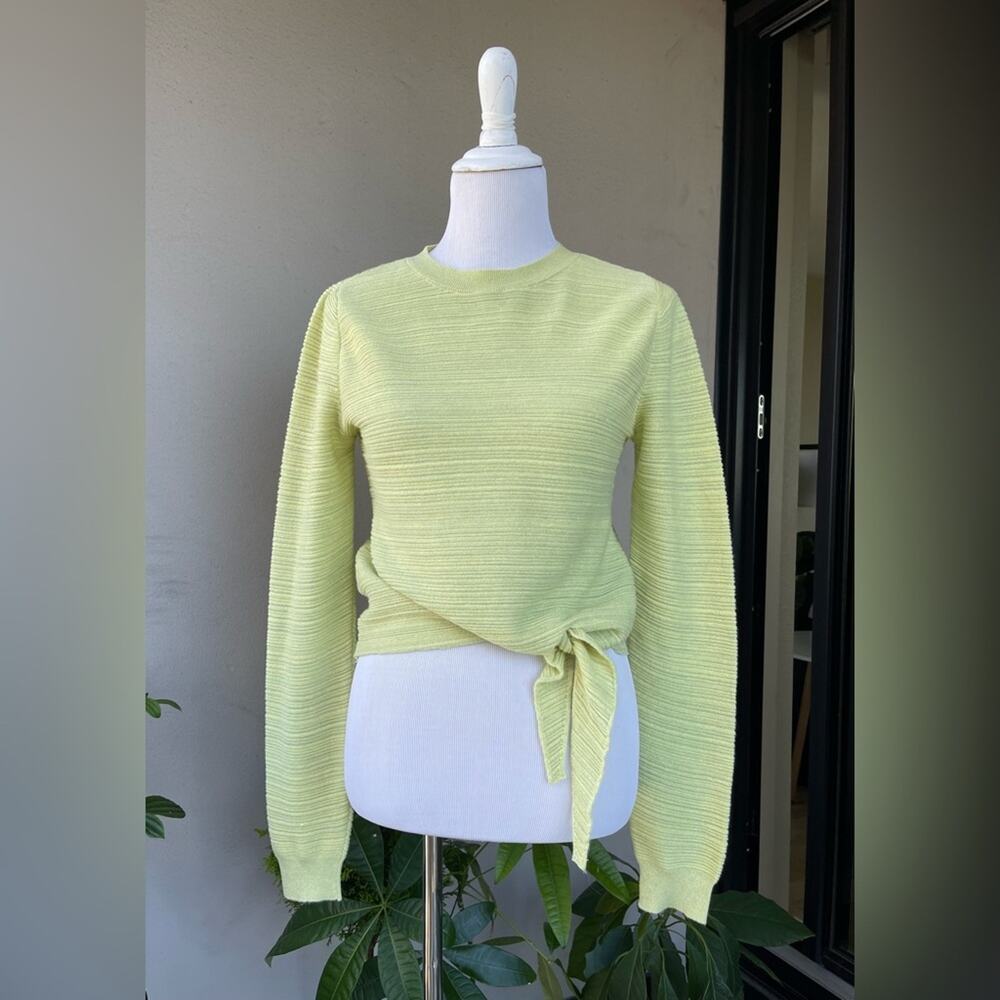 ☘️ Mango Long sleeve Crewneck Top in Lime Green, size Medium